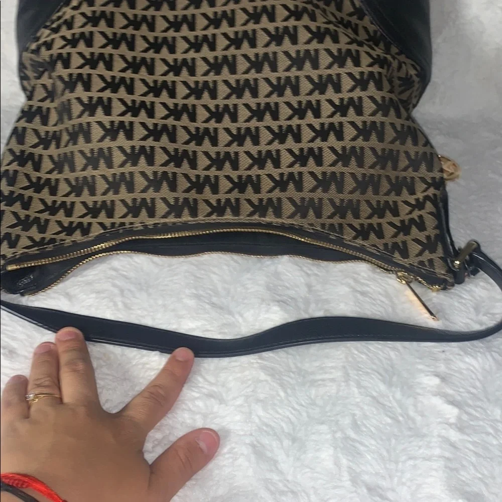 Michael Kors Black and Tan Shoulder Bag with Classic Design